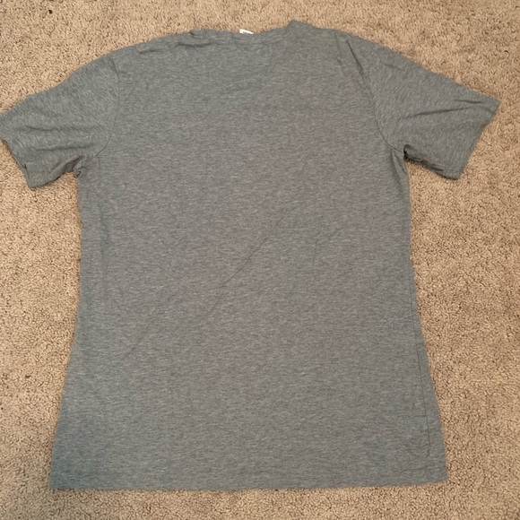 Large grey men’s Gymshark shirt. Light-weight and breathable fabric. - Picture 2 of 3